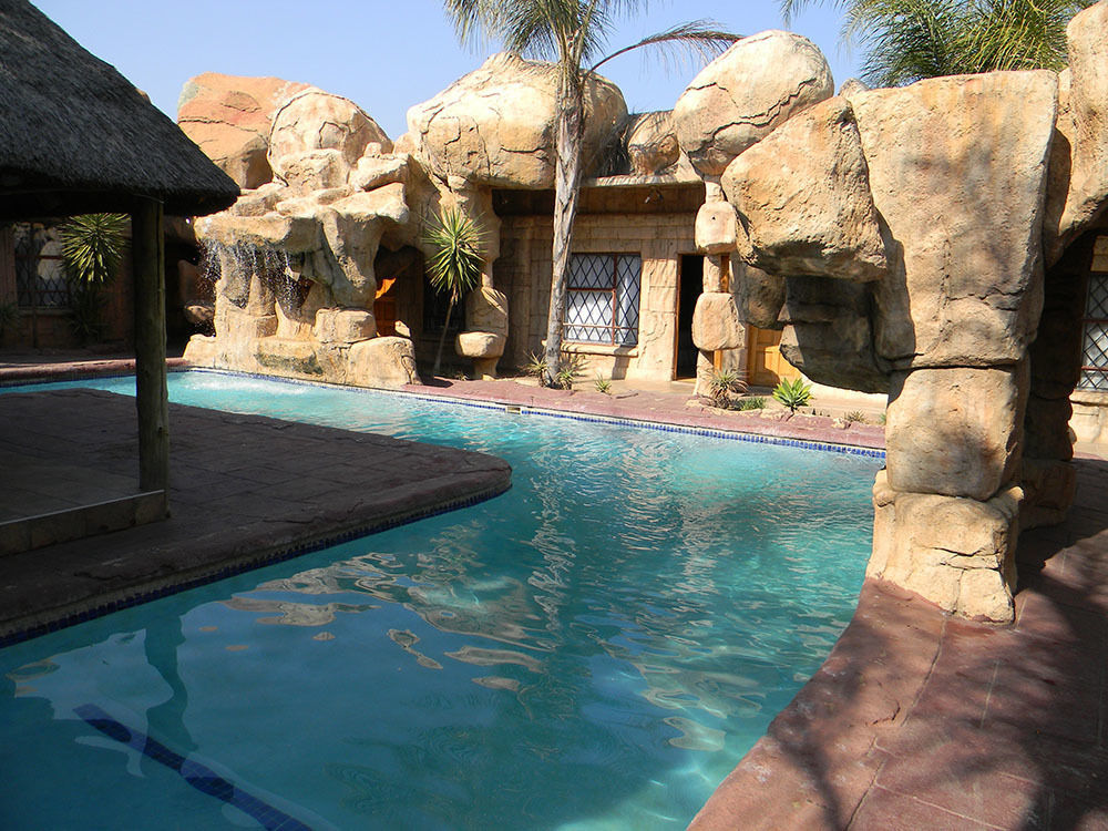 African Cave Lodge ハマンスクラール エクステリア 写真