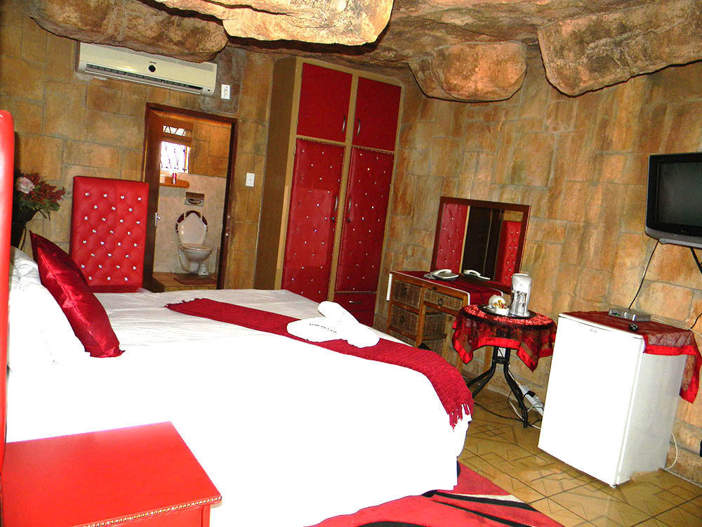African Cave Lodge ハマンスクラール エクステリア 写真