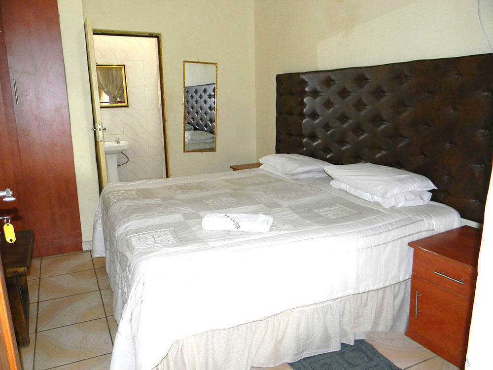 African Cave Lodge ハマンスクラール エクステリア 写真